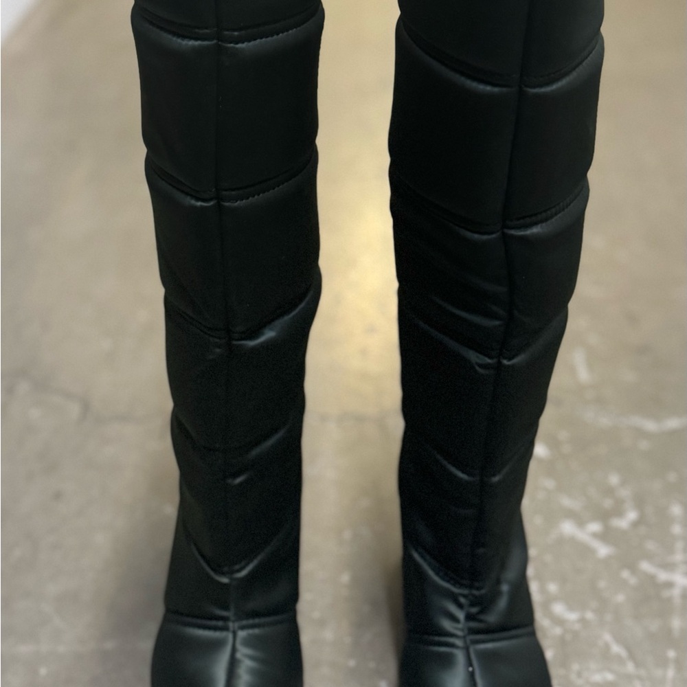 Jeffrey Campbell Squall Dark Green Winter Boots
Size 8 - Picture 2 of 10